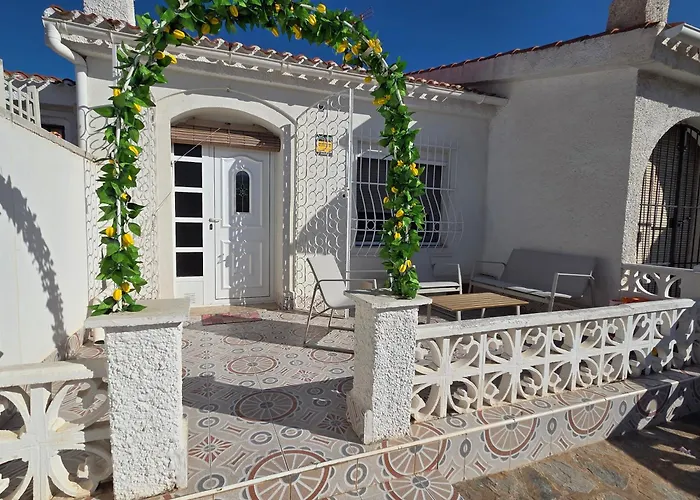 Holiday Apartments شقة *